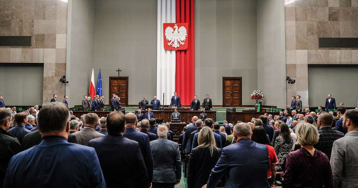 Minuta ciszy w Sejmie. Parlamentarzyści uczcili ofiary powodzi