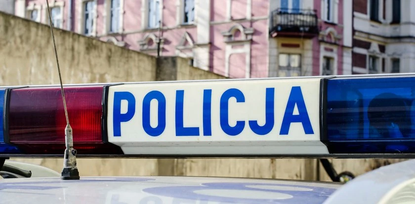 Szła o świcie, gdy nagle zobaczyła straszny widok. Na chodniku leżał młody mężczyzna...