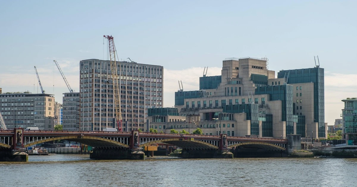 Afera wokół szefowej brytyjskiego wywiadu. Na jaw wyszła mroczna przeszłość jej dziadka