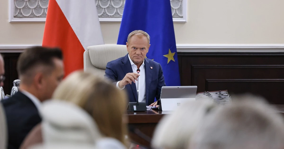 Fala komentarzy po doniesieniach o rekonstrukcji rządu. 