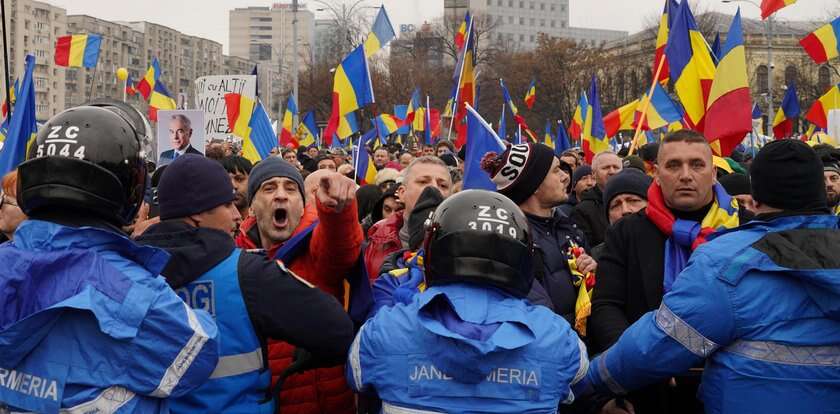 Poszedł na protest z nożem. Wcześniej znaleźli u niego toporek. Polak zatrzymany w Bukareszcie