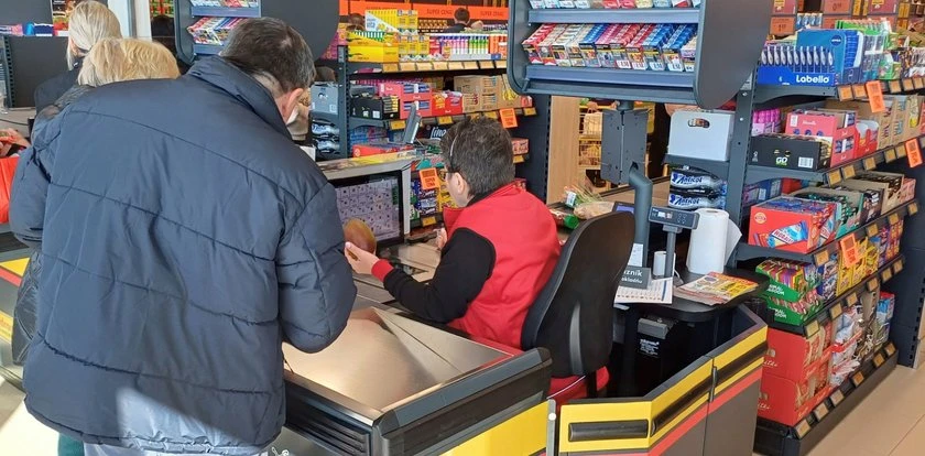 Akcja na wielką skalę. Przebadają tysiące pracowników Biedronki