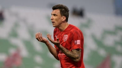 Mandżukić zagra z Rybusem i Krychowiakiem?
