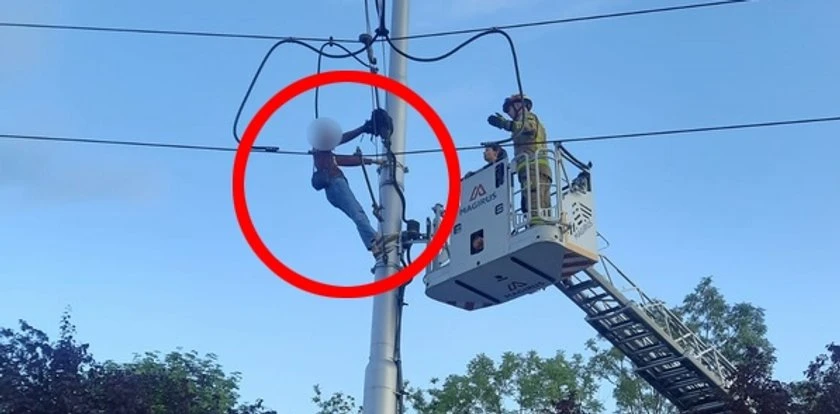 Wszedł na słup trakcyjny i zagroził, że z niego skoczy. Pomogły policjantki