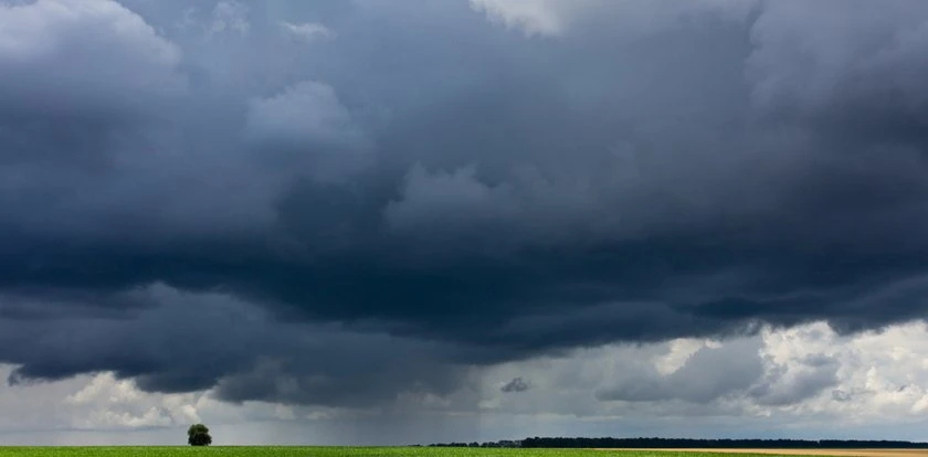 IMGW ostrzega! Środek tygodnia będzie deszczowy i burzowy w wielu regionach