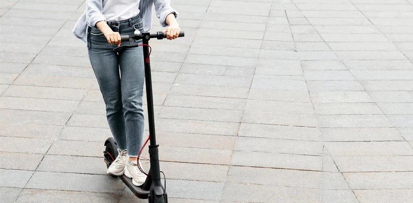 Zderzenie hulajnóg elektrycznych w Kutnie. 52-letni mężczyzna nie przeżył wypadku