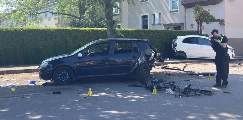 Na drodze zostały trampki. Nie żyje dwoje dzieci