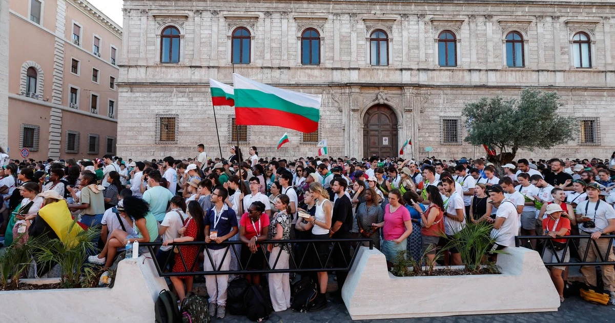 Tłumy młodzieży w Watykanie. 