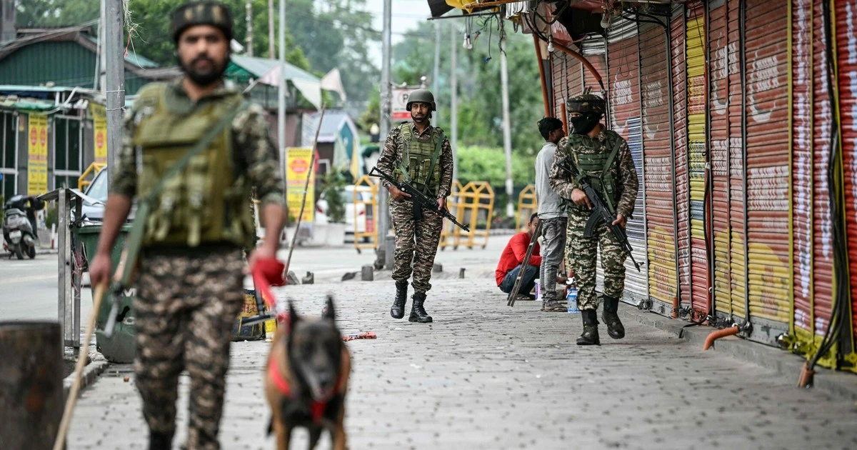 Rośnie napięcie między Indiami i Pakistanem. Od rana słychać wybuchy [RELACJA NA ŻYWO]