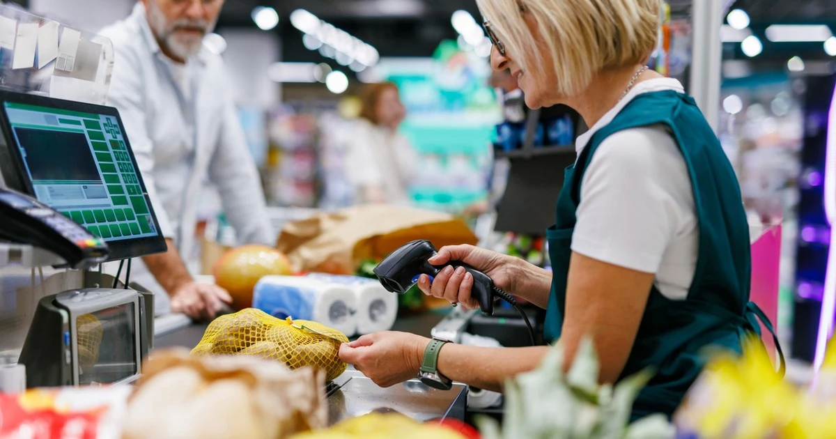 Praca bez barier. Auchan tworzy kolejne 200 miejsc dla osób z niepełnosprawnościami