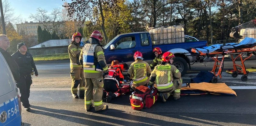 Wstrząsający wypadek w Łasku. Jedna z nastolatek znalazła się pod samochodem