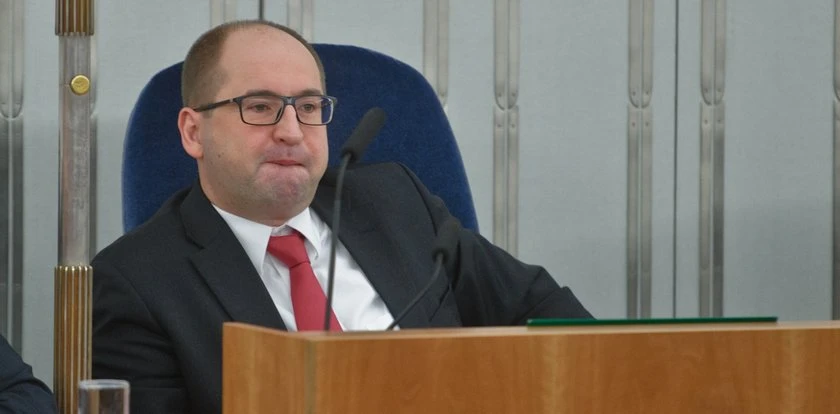 Adam Bielan ma plan. Kto bogatemu zabroni postawić taki dom