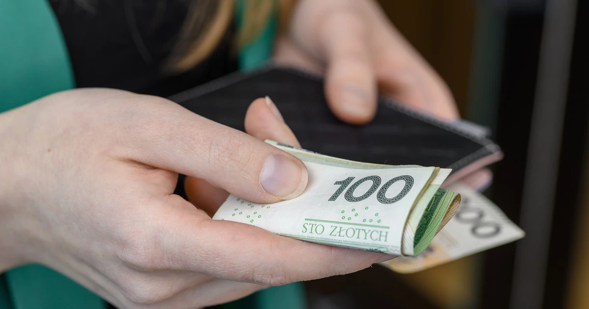 Nowe badanie. Polacy boją się o przyszłość i oszczędzają na czarną godzinę