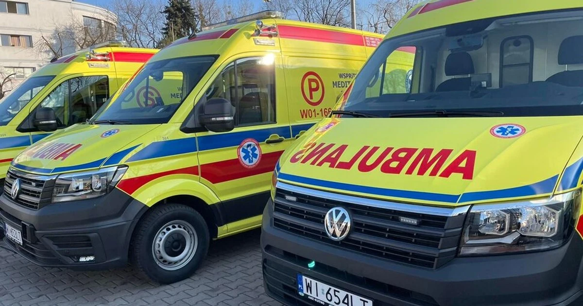 Bohaterowie znanej kreskówki w warszawskich karetkach