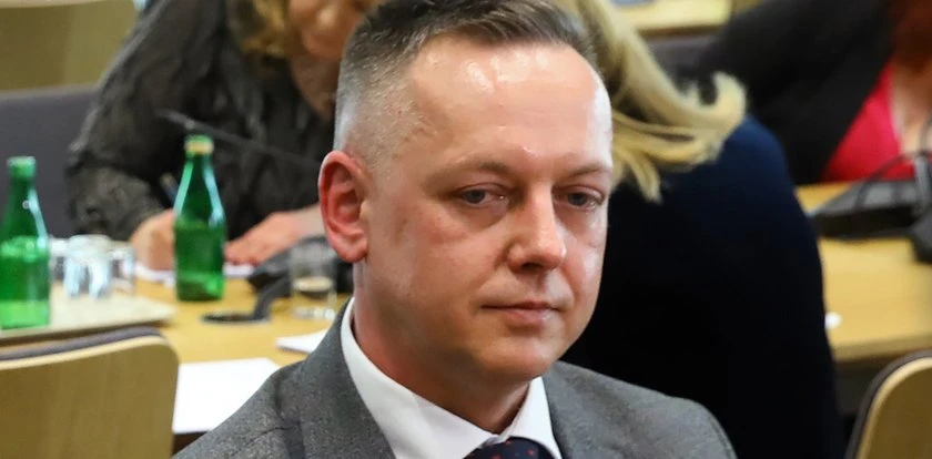 Sędzia zdrajca z pensją jeszcze przez trzy miesiące? Wiemy, ile zarabia. To duża kwota