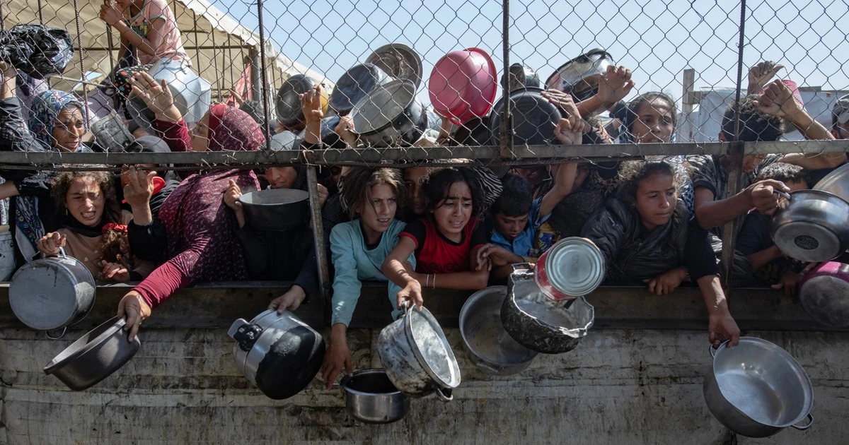 Izrael zaatakował punkt pomocy humanitarnej. Są liczne ofiary i ranni