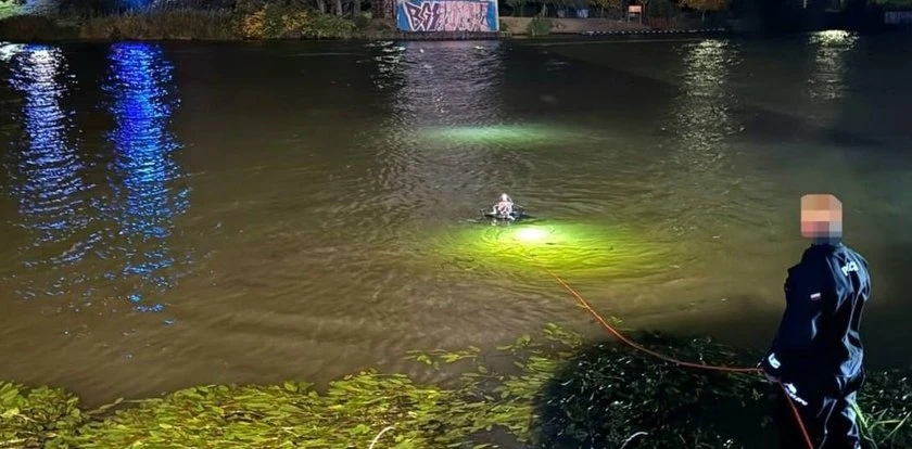 Tragedia we Wrocławiu. Na kładce został rower 20-latka. Chwilę później dokonano przerażającego odkrycia