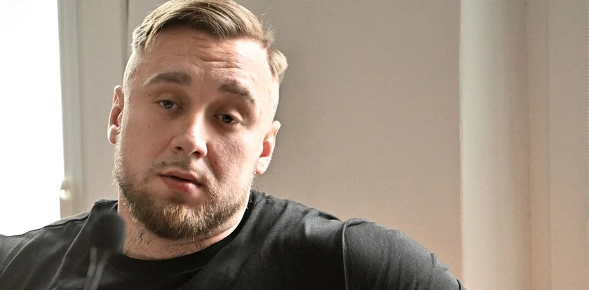 Tajemniczy znak w kąciku oka Łukasza Żaka. Kryminolog nie ma wątpliwości. To nie przypadek