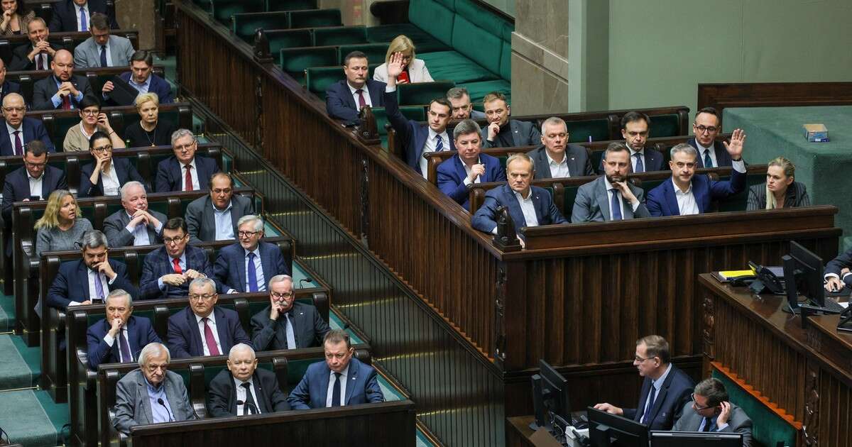 Liderzy nieobecności w Sejmie. Posłowie tłumaczą swoją absencję na posiedzeniach