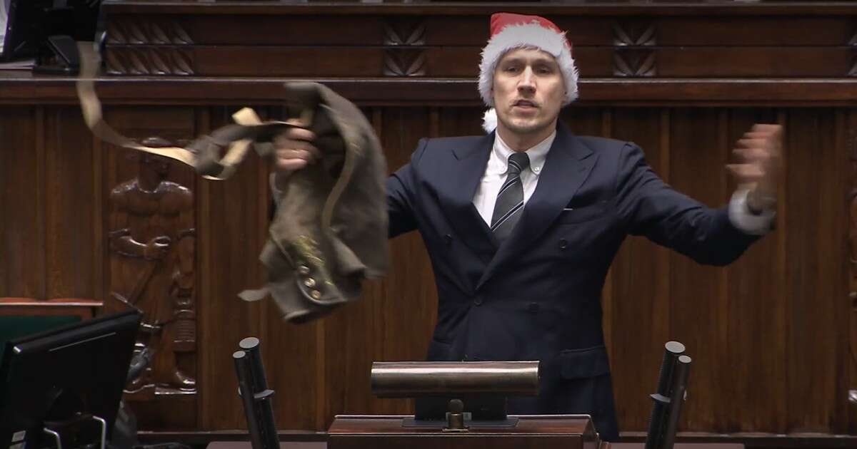 Poseł Konfederacji z nietypowym prezentem dla Donalda Tuska. 