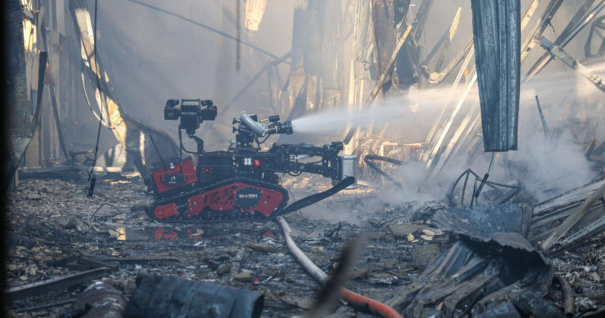 Pożar hali w Warszawie. Zdjęcia z budynku