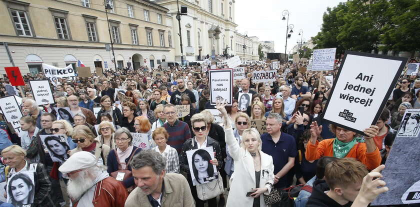 W całym kraju kobiety wyszły na ulice. To pokłosie śmierci 33-letniej Doroty [ZDJĘCIA]