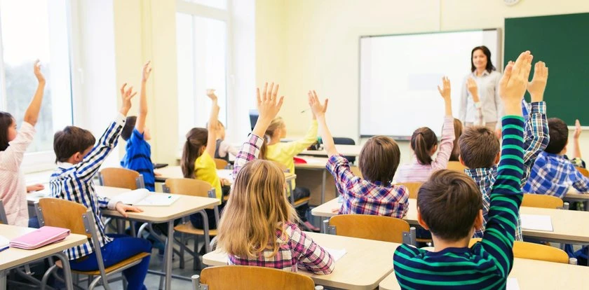 MEN wycofuje świadectwa i legitymacje, jakie znamy. Co musi wiedzieć każdy uczeń i rodzic?