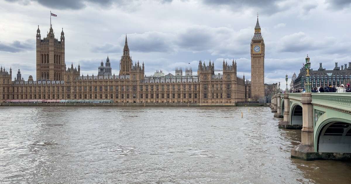 Niebezpieczny incydent w brytyjskim parlamencie. Downing Street ostrzega posłów