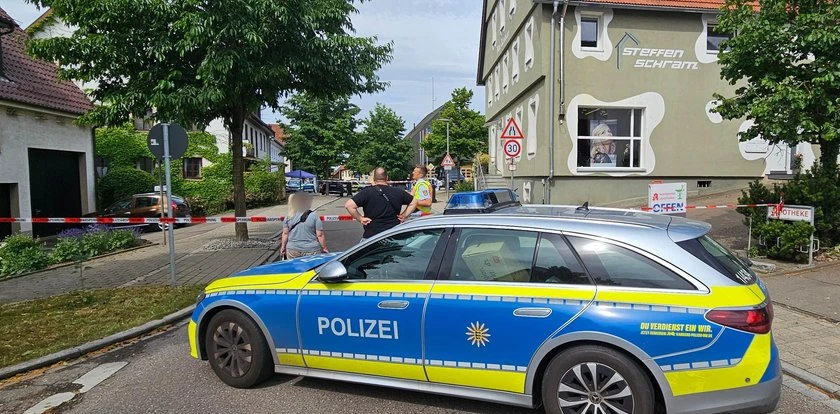 Próbowali zatrzymać obcokrajowca. Policjant został ranny, napastnik zginął