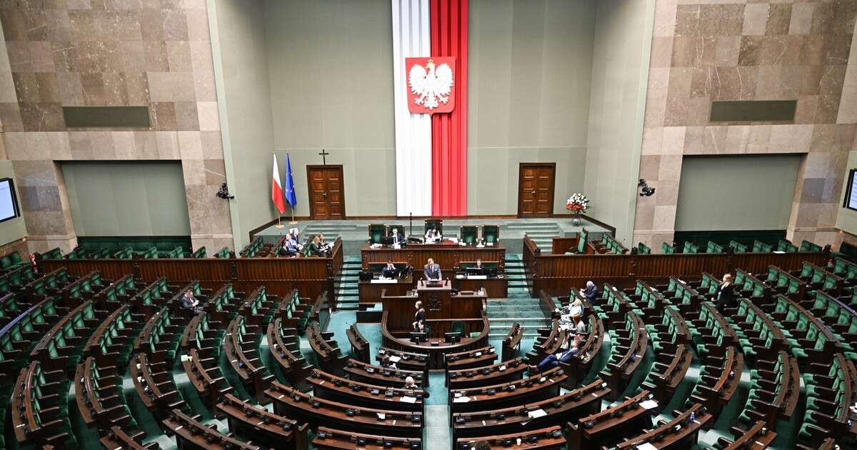 Spięcie już na początku obrad. Marszałek wyłączyła mikrofon byłemu ministrowi [NA ŻYWO]