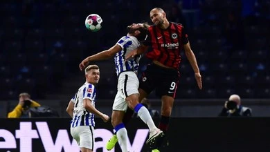 Hertha rozbita u siebie, Piątek bezradny