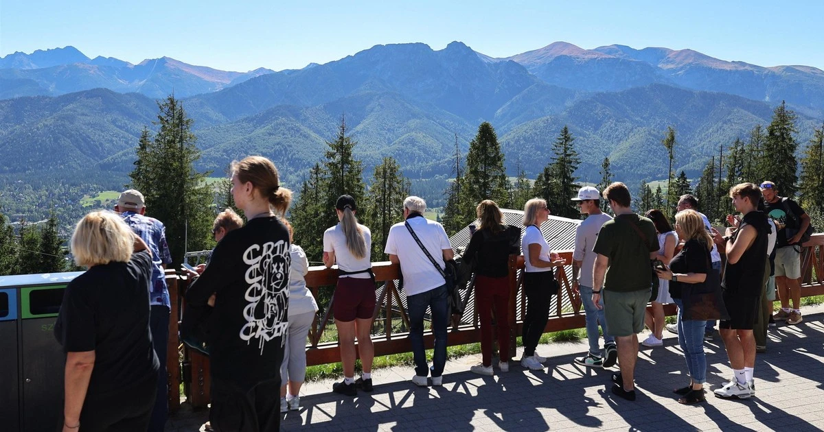 Szturm turystów na Tatry. Na szlakach gigantyczne korki. 
