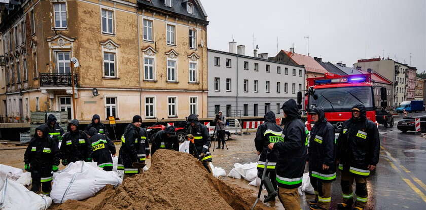 Intensywne opady deszczu paraliżują południe Śląska. Synoptycy ostrzegają, że może być jeszcze gorzej