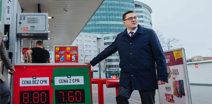 Skarbówka ujawnia perfidny proceder na stacjach. Ludzie przepłacali
