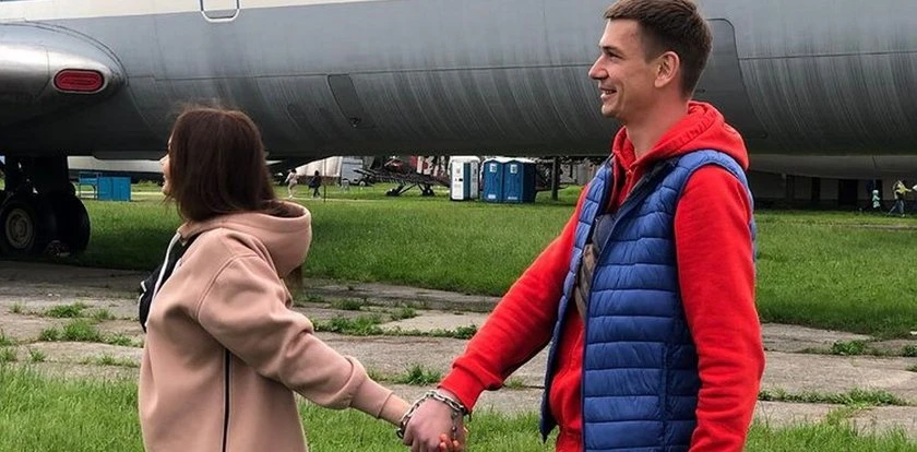 Skuli się łańcuchem z miłości. Po 4 miesiącach nie wytrzymali