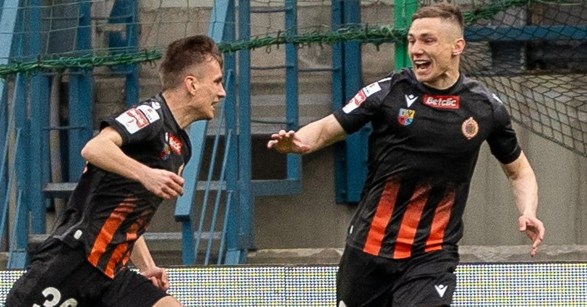 Kluczowe starcie w walce o utrzymanie. Chrobry Głogów gra z Kotwicą Kołobrzeg [WYNIK NA ŻYWO]