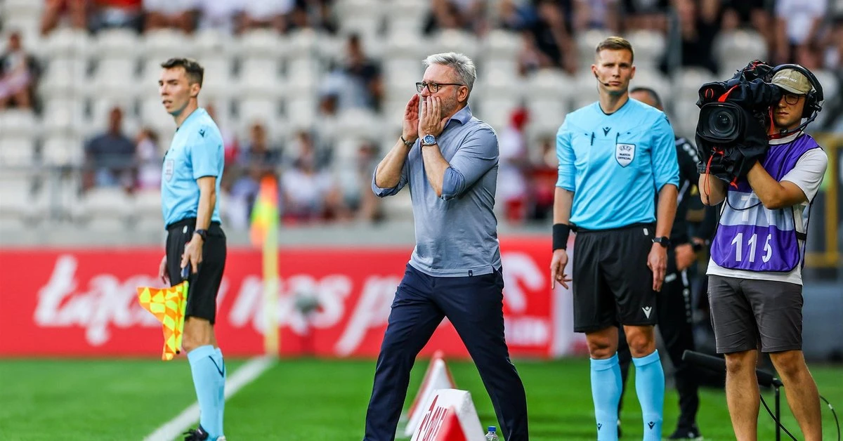 Jerzy Brzęczek ma problem. Zmiana już w 34. minucie
