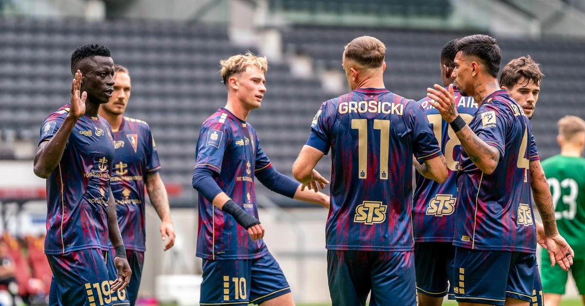 Kamil Grosicki i spółka zaczynają sezon. Będą wielkie emocje [WYNIK NA ŻYWO]