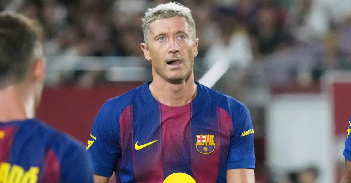 Robert Lewandowski może zostać zastąpiony. Barcelona negocjuje z wielką gwiazdą