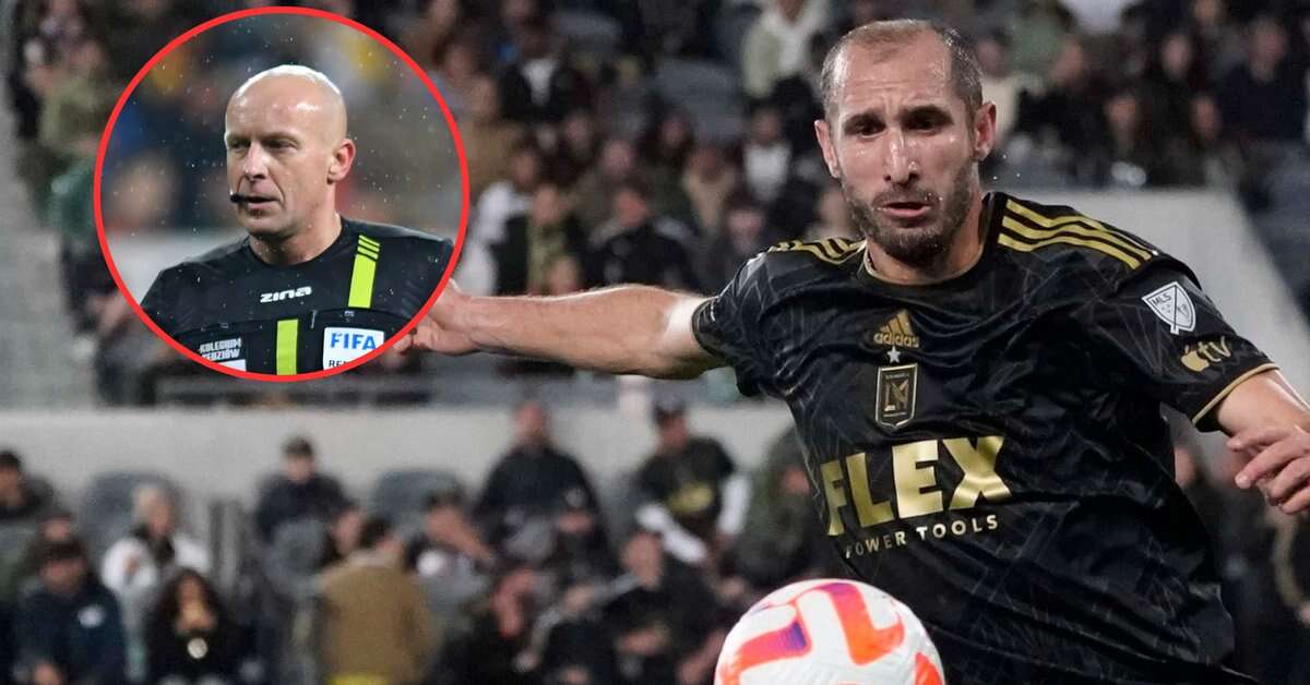 Giorgio Chiellini dosadnie o Szymonie Marciniaku. 