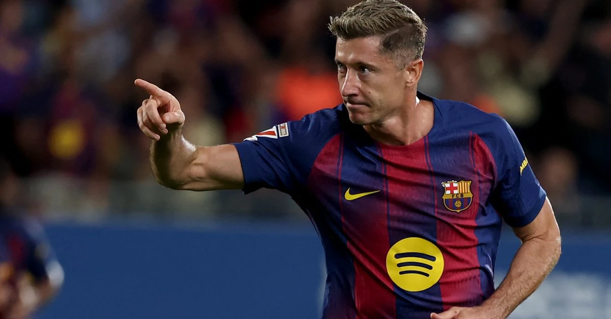W Barcelonie aż huczało od plotek. Wtem wkroczył Robert Lewandowski