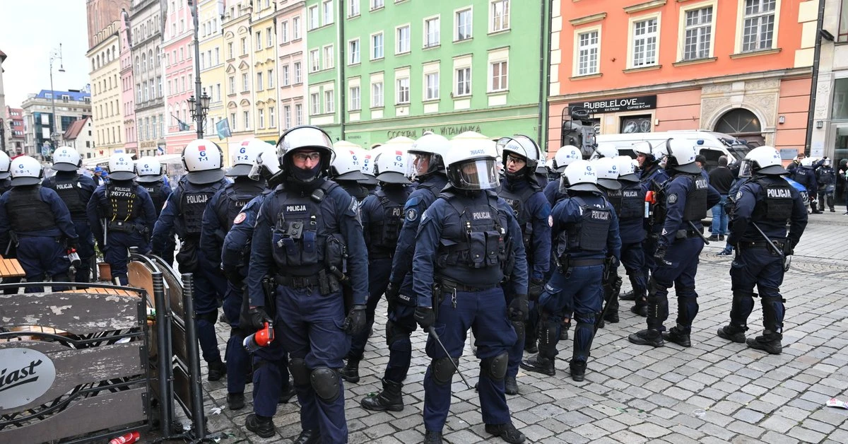 Liczne zatrzymania po zamieszkach we Wrocławiu. Najnowsze informacje