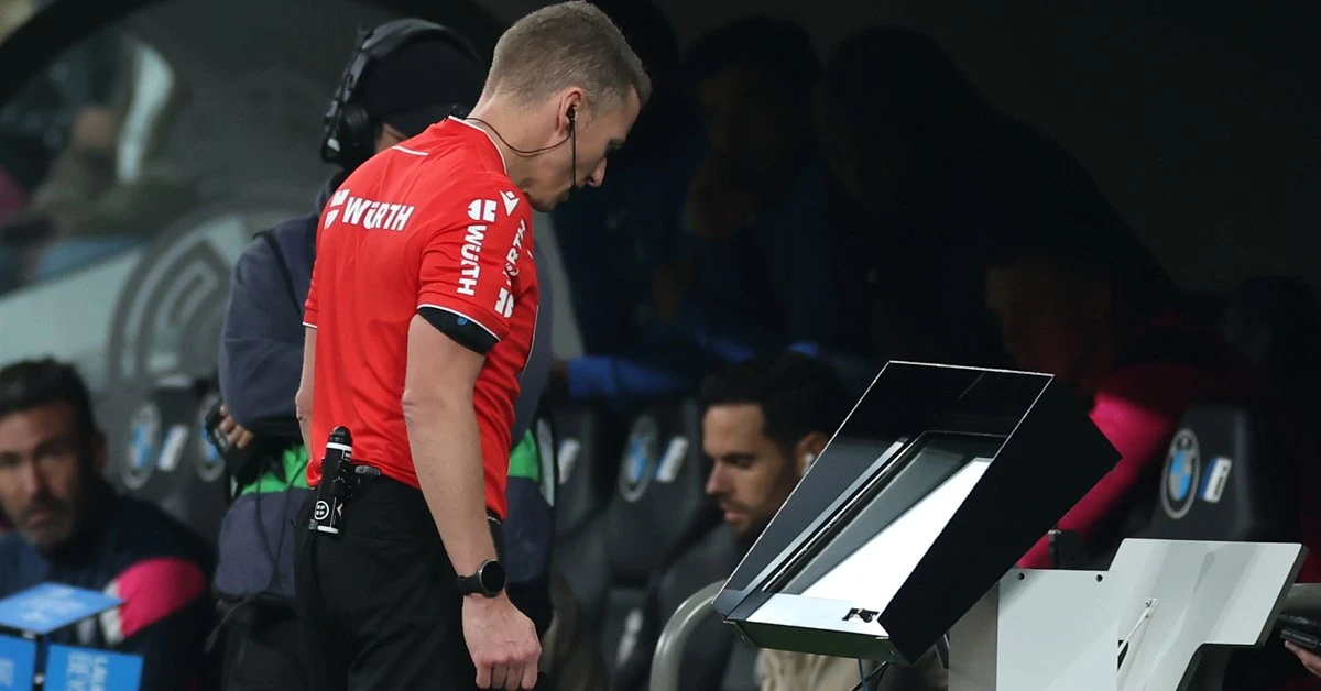 Rewolucyjna zmiana w przepisach VAR. Już od nowego sezonu. Ruszają testy
