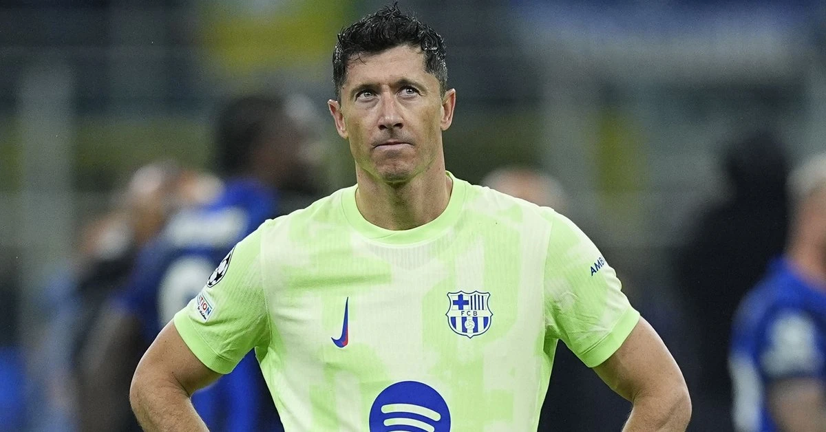 Robert Lewandowski ma ustąpić. Trzęsienie ziemi w Barcelonie. Hansi Flick zmienia plan