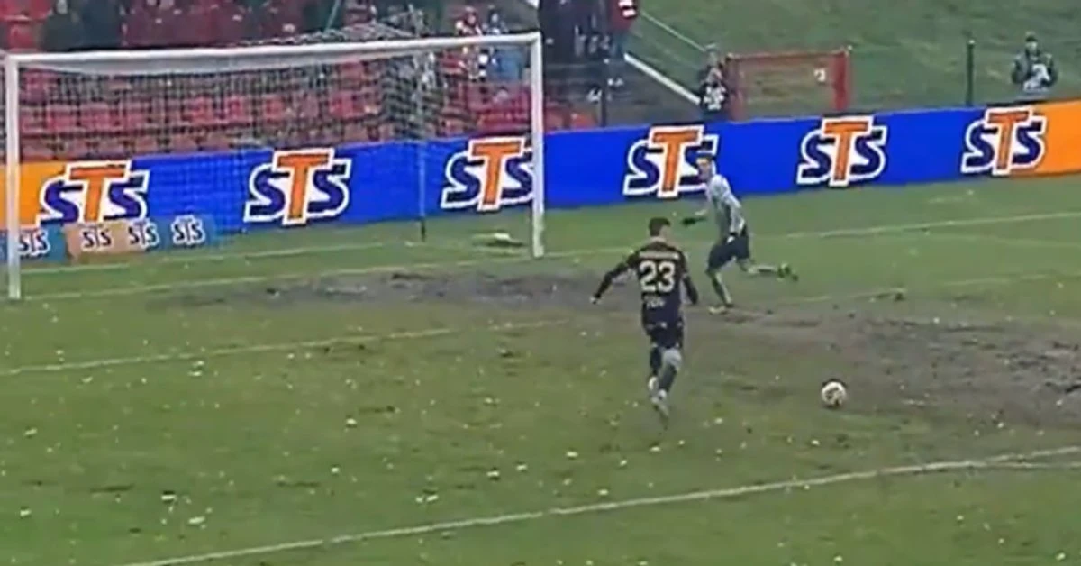 Bramkarza nie ma w bramce. Piłkarze Lecha Poznań skompromitowali się doszczętnie