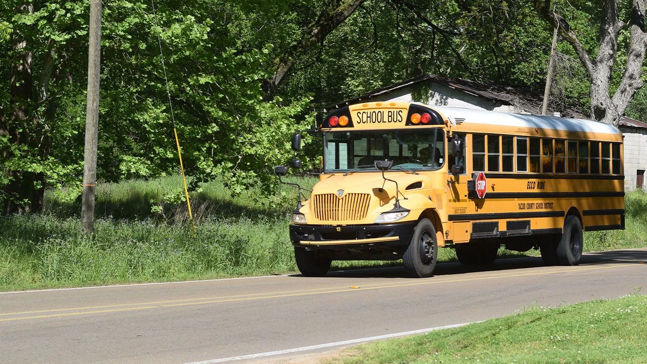 Kobieta za kierownicą straciła przytomność. Uczniowie uratowali autobus