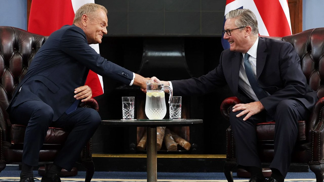 „Bezpieczeństwo i obronność”. Tusk i Starmer podpisali traktat