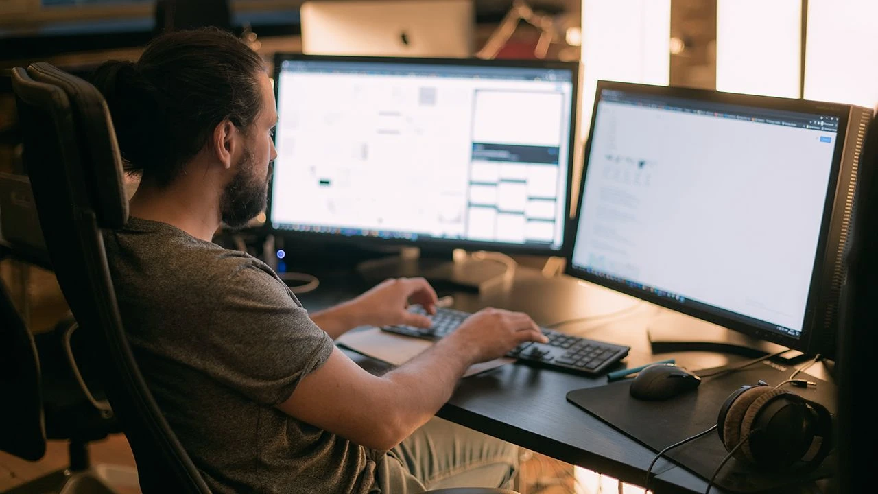UE bierze się za internetowych gigantów. AI i chmura pod kontrolą