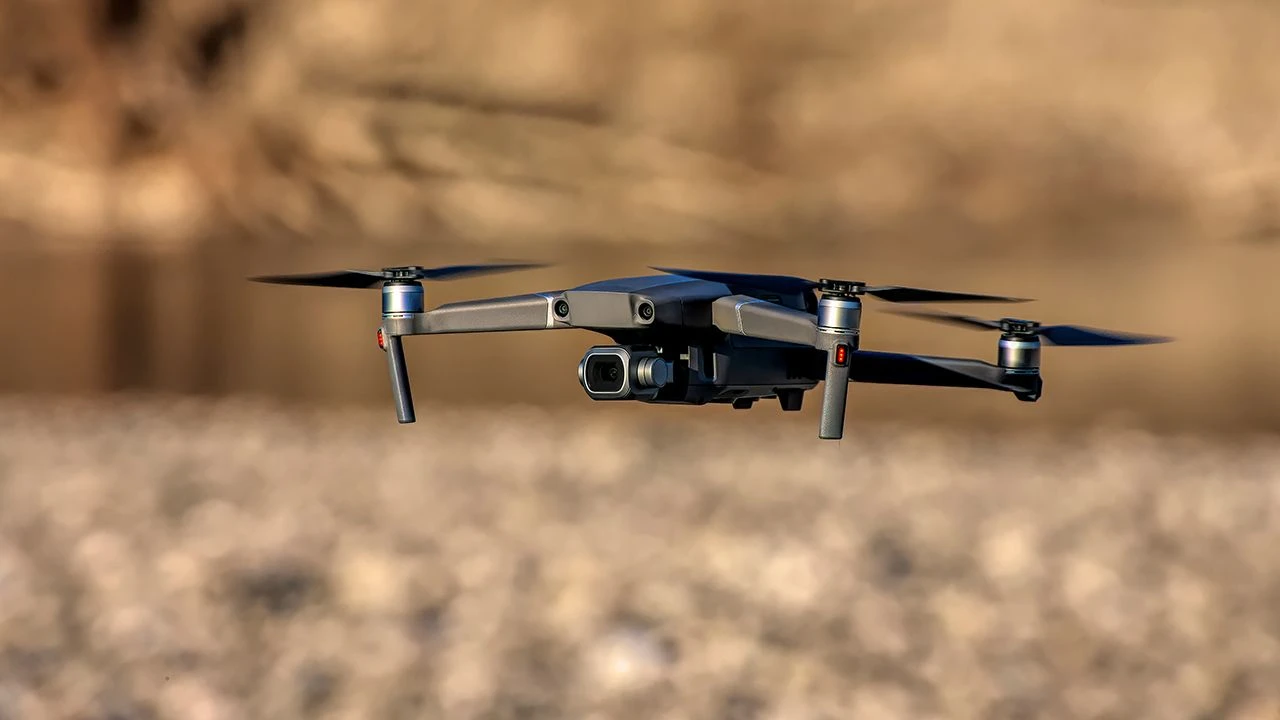 Latały nad bazą wojskową. Francja bada incydent z dronami