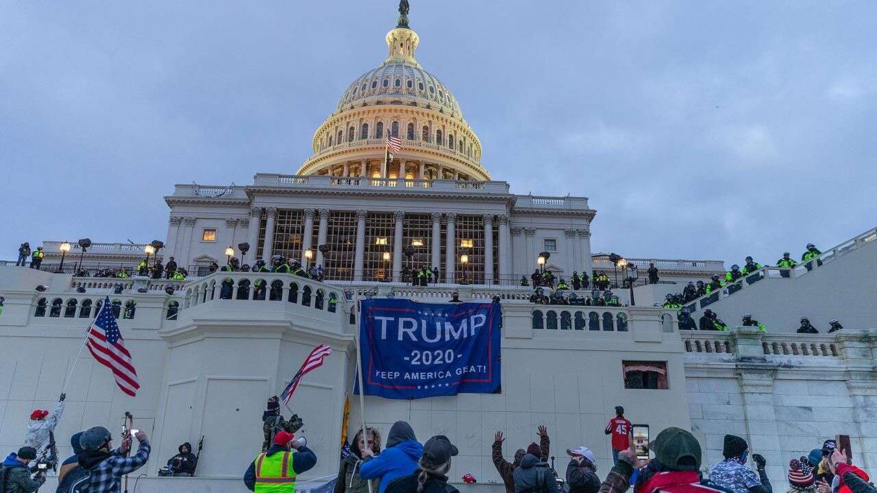 Zwycięstwo Trumpa na nowych zasadach. Symboliczny dzień w Kapitolu